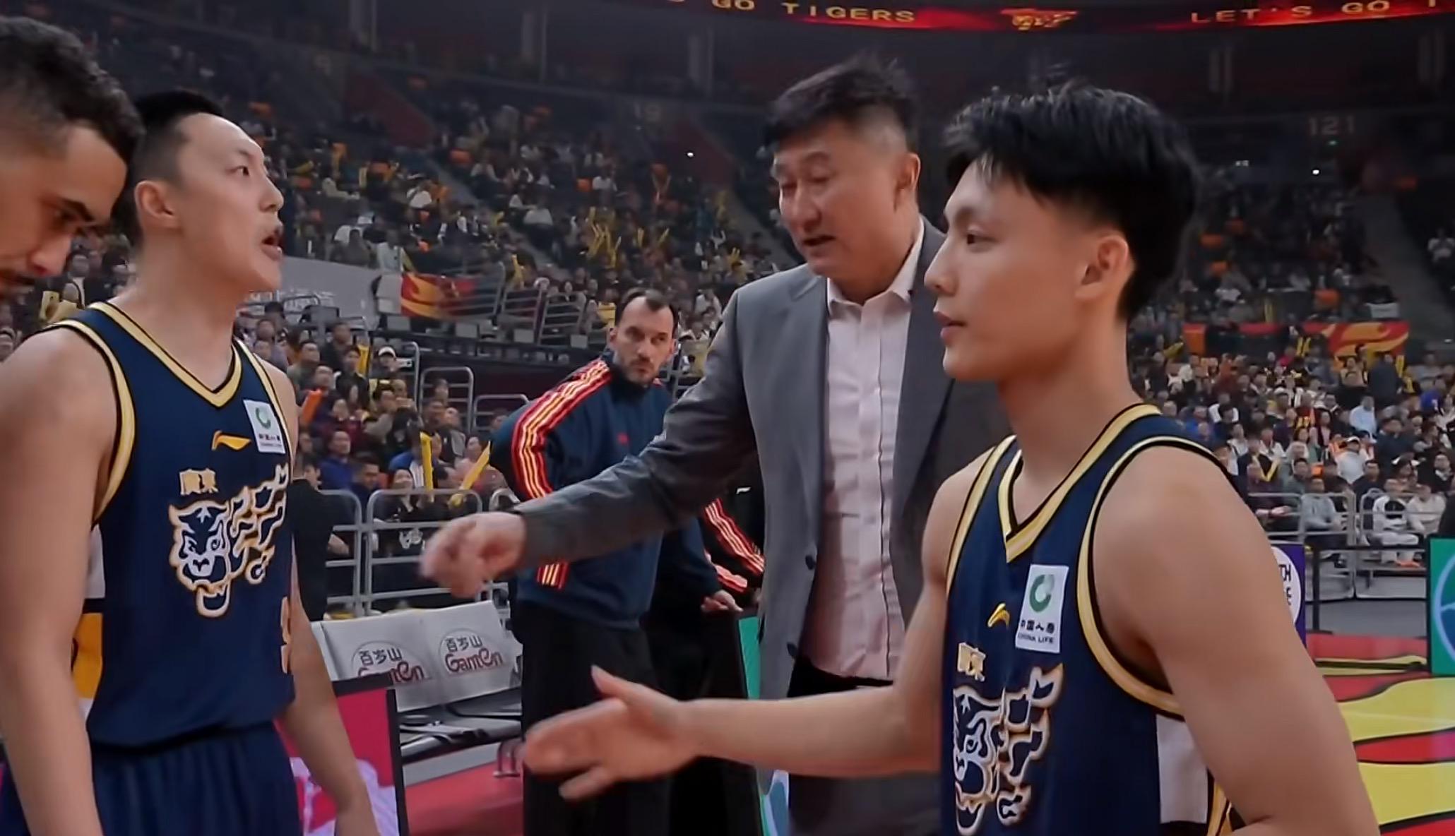 开云体育官网-广东3消息！郭士强三请徐杰回男篮，崔永熙摊牌，麦考尔回归训练