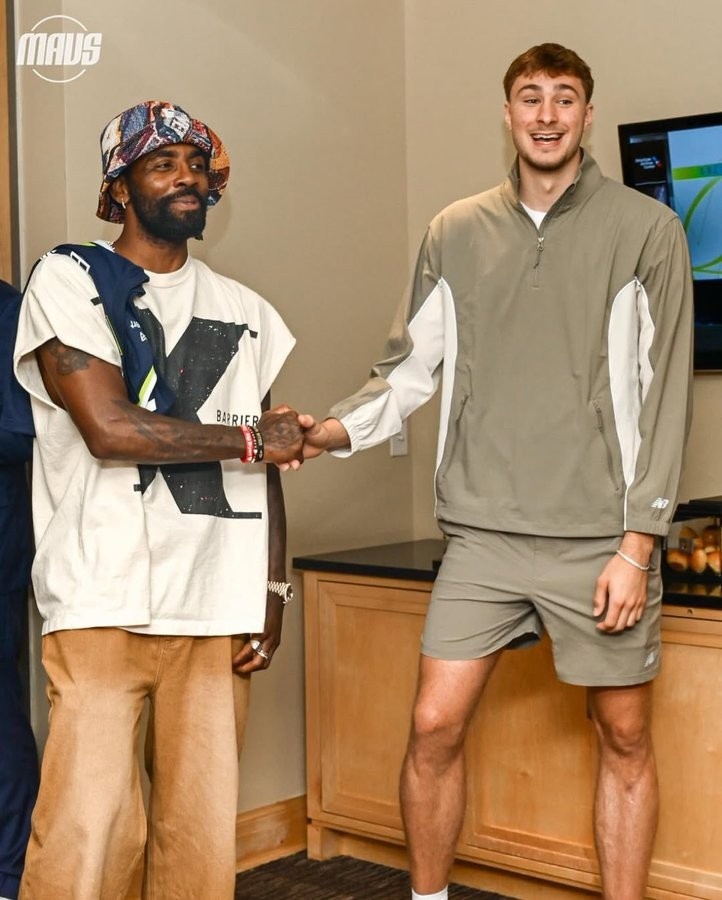 开云体育-浓眉被送走！队记：独行侠坚信弗拉格和欧文的组合能够取得成功